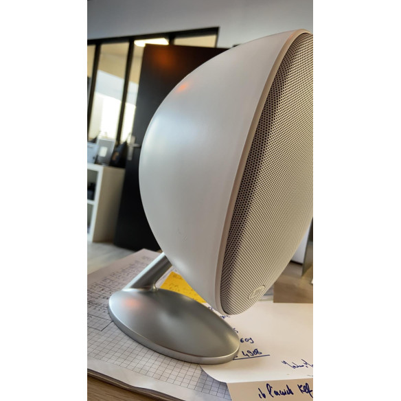 KEF E301 - Enceintes Satellites compactes design Noir ou Blanc - Prix Eisa