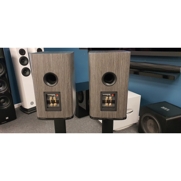 JBL Synthesis HDI-1600 - Enceintes Bibliothèques - Laqué Noir, Chêne Gris ou Noyer